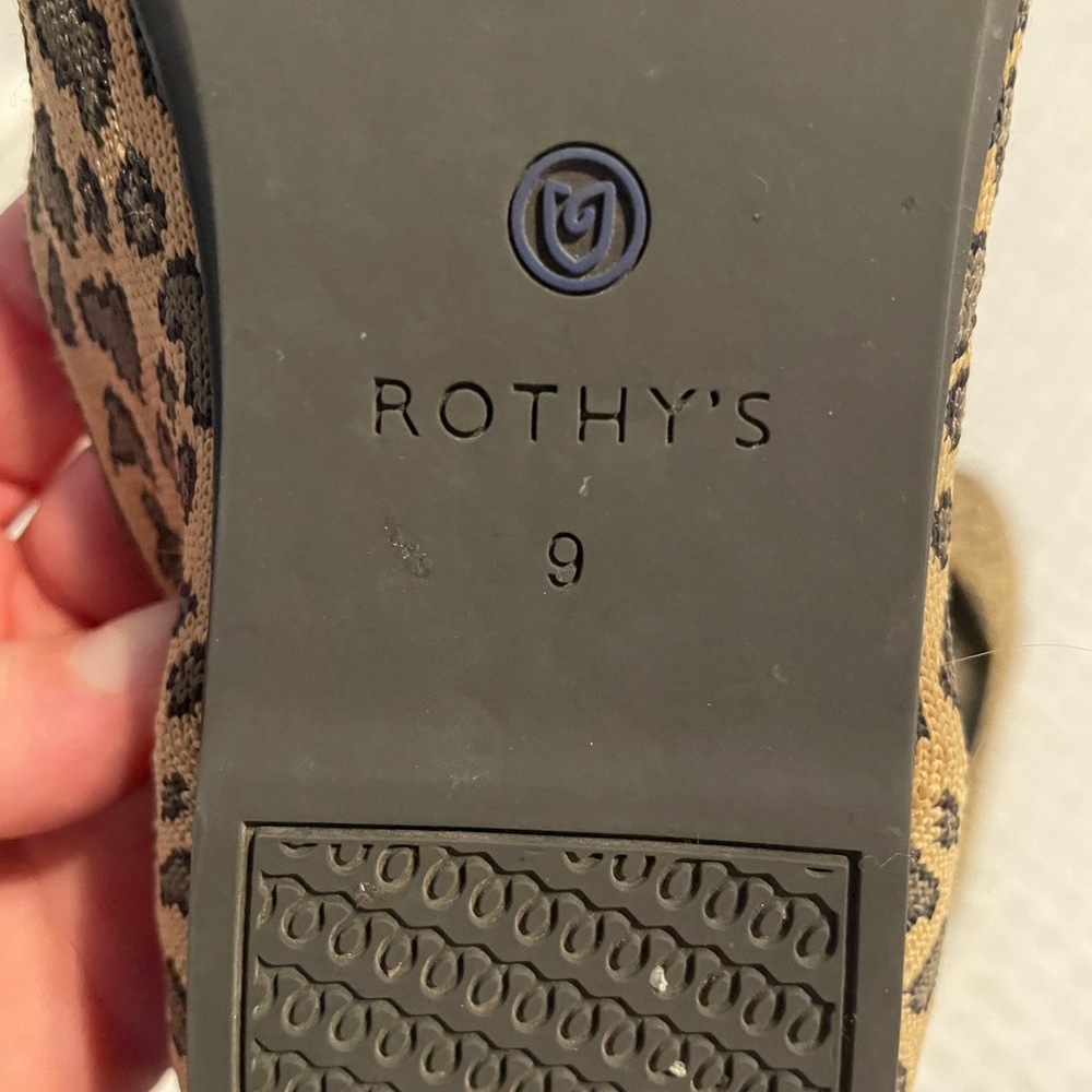 Rothy’s snow leopard print round toe